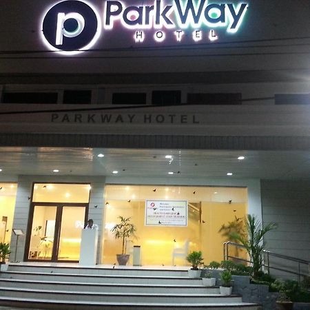 Parkway Hotel 수리가오 외부 사진