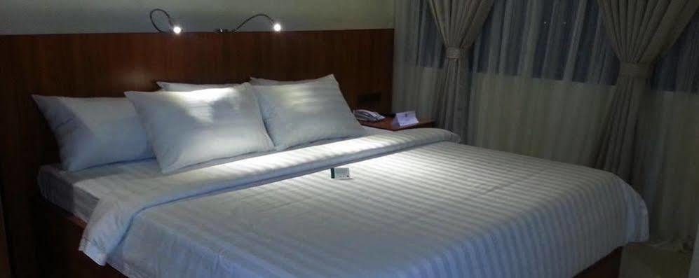 Parkway Hotel 수리가오 외부 사진